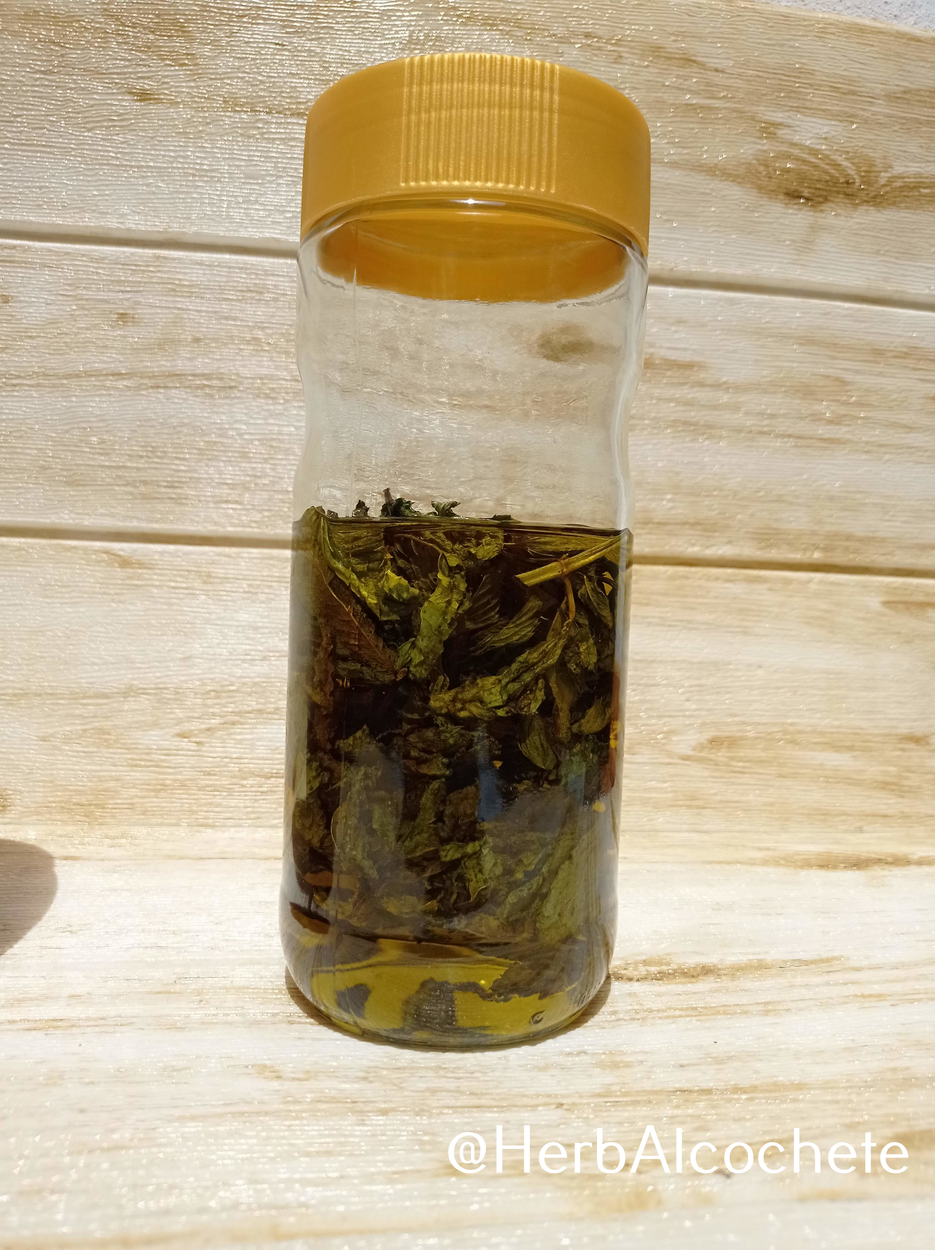 How to Make Infused Oil With Dried Herbs