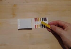 measuring-pH-with-test-paper