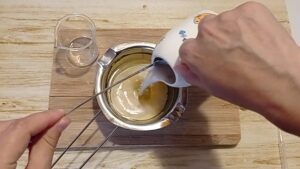 pour water in oils